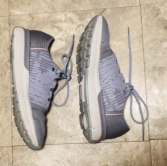 Nwot under armour charged sneakers sz 8.5 - Picture 8 of 8